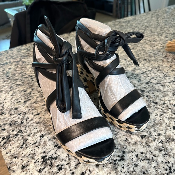 New! Vince Camuto Roreka Lace-Up Leather Heel - Picture 2 of 6